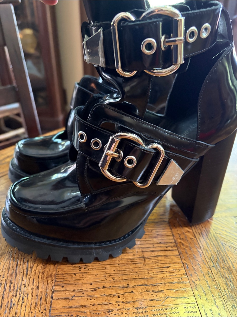 Black Patent Platform Buckle Boots Jeffrey Campbell
- Women - Picture 4 of 8